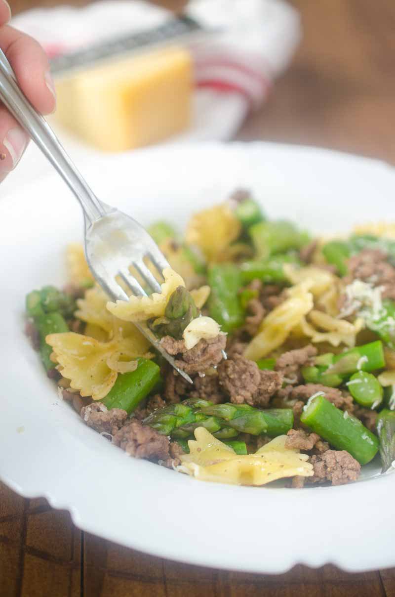 This Beef & Asparagus Pasta Toss is loaded with ground beef, asparagus, shallots and garlic. It's quick, easy and the whole family will love it!