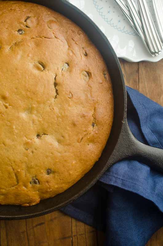 If you like chocolate chip cookies and cookie butter, you're going to LOVE this Chocolate Chip Cookie Butter Bread. Its a perfectly sweet afternoon snack!