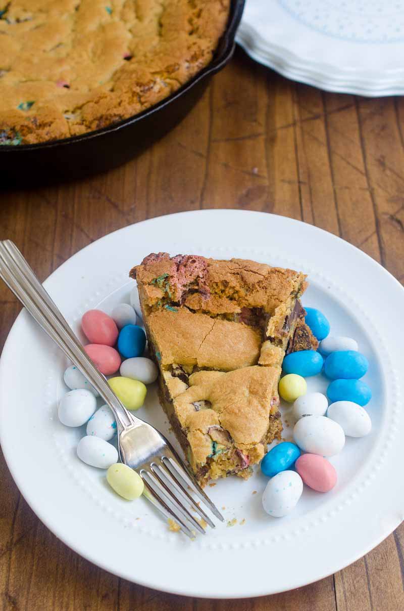 What's better than Easter candy? A big ol' Easter Candy Skillet Cookie! This Easter Skillet Cookie is loaded with chocolate chips, malted milk and malted robin eggs.