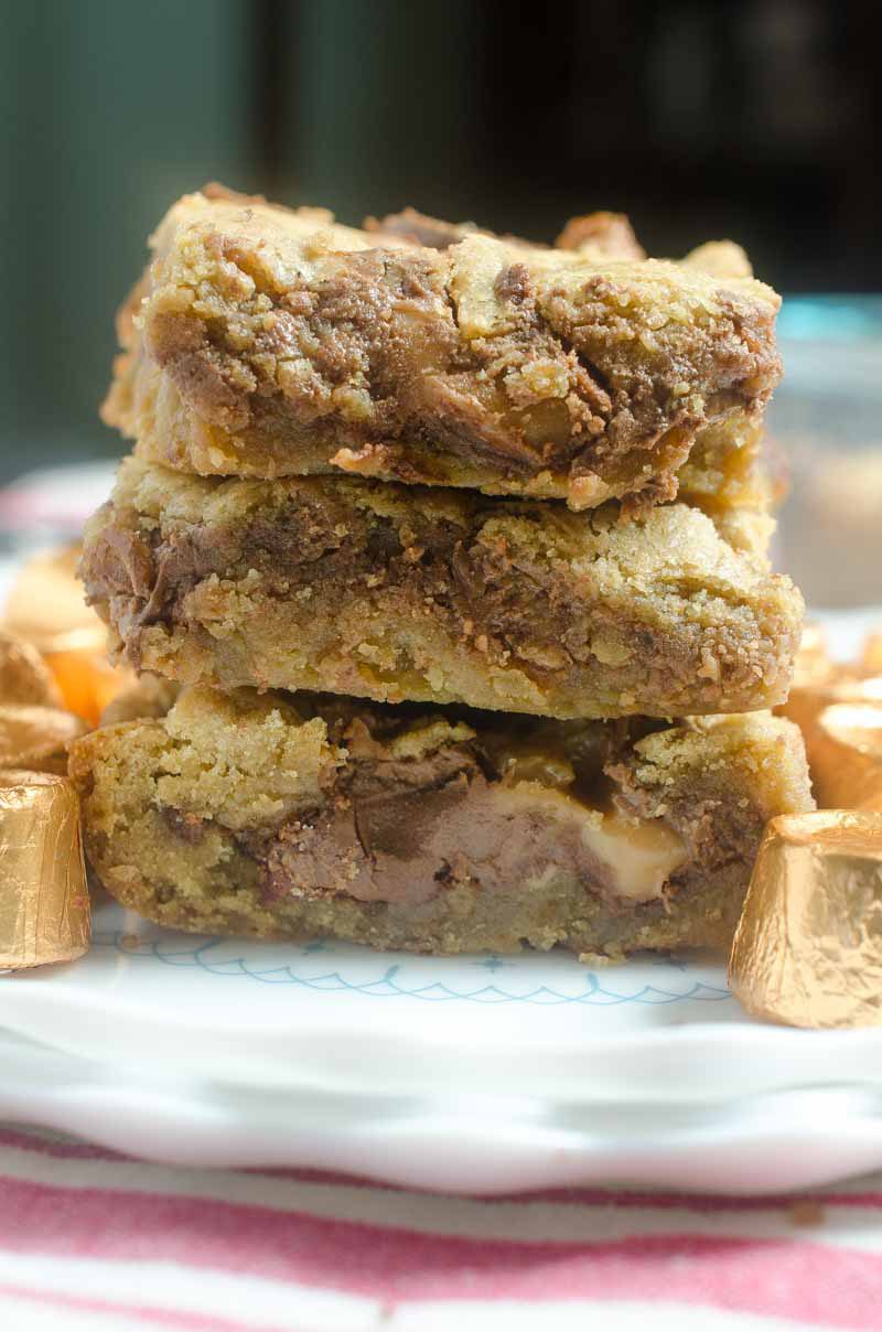Nutella Rollo Blondies are the perfect bar for chocolate, hazelnut & caramel lovers. Traditional blondies with a center of nutella and chopped rolos candies
