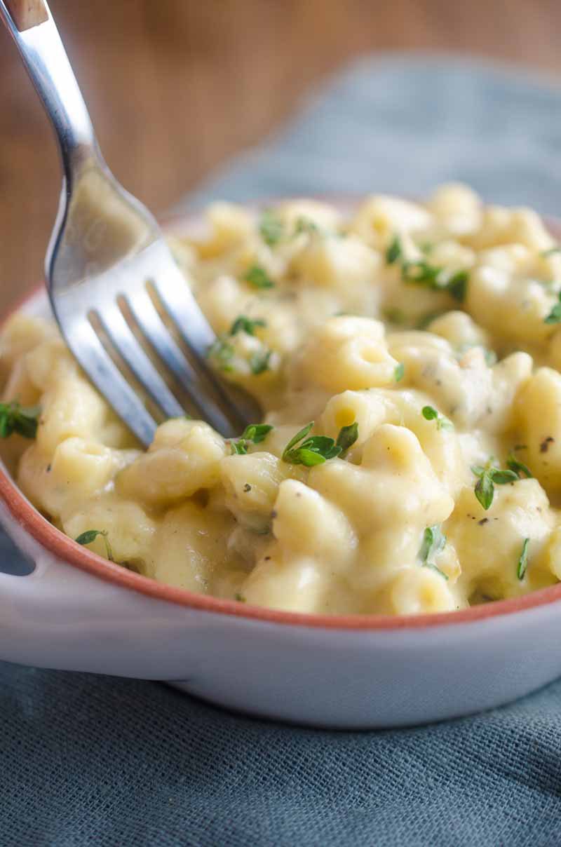 Roasted Garlic and Thyme Mac n' Cheese is every bit as creamy and decadent as a good mac n' cheese should be. With the added deliciousness of sweet roasted garlic and peppery thyme.