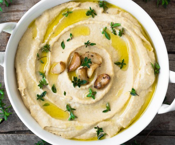 Hummus with Forty Cloves
