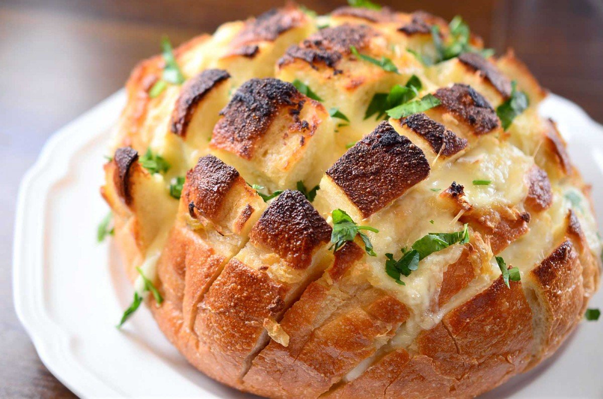 Roasted Garlic and Brie Pull Apart Bread