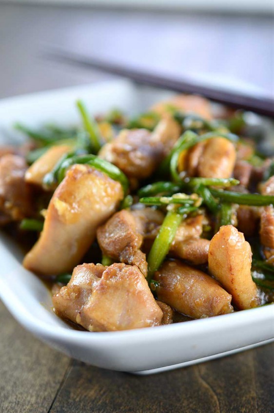 This Nira Chive Chicken Stir Fry is quick, easy and perfect for weeknight dinners.