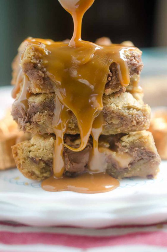 Nutella Rollo Blondies are the perfect bar for chocolate, hazelnut & caramel lovers. Traditional blondies with a center of nutella and chopped rolos candies