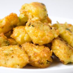 A plateful of cheesy tater tots