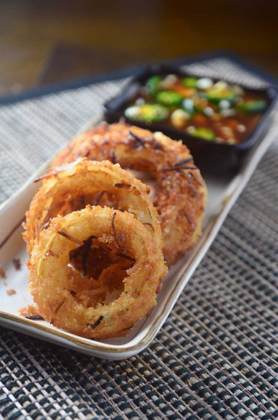 Coconut Onion Rings with Sweet n’ Spicy Sauce