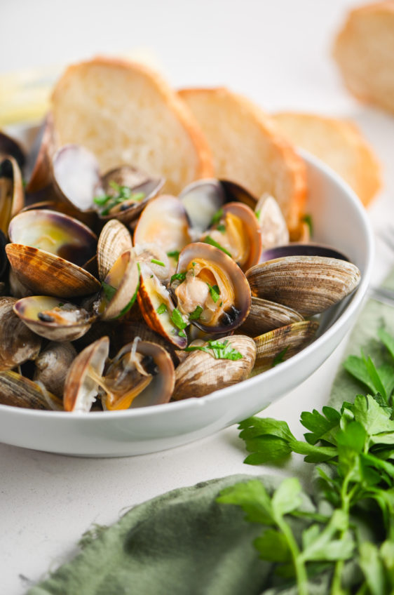 Steamed Clams in White Wine