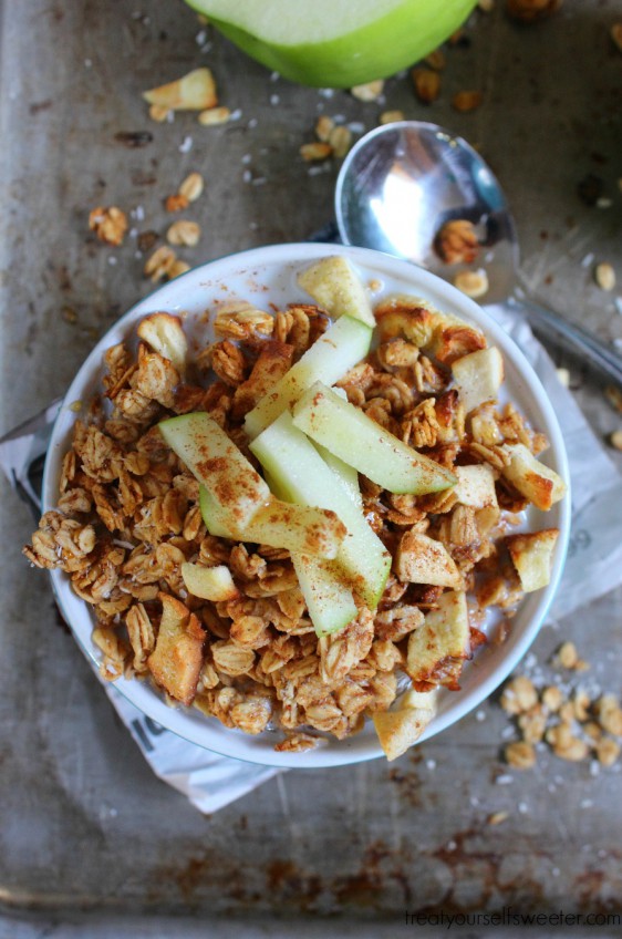 This quick and easy Cinnamon Apple Granola makes the perfect back to school breakfast or afternoon snack!