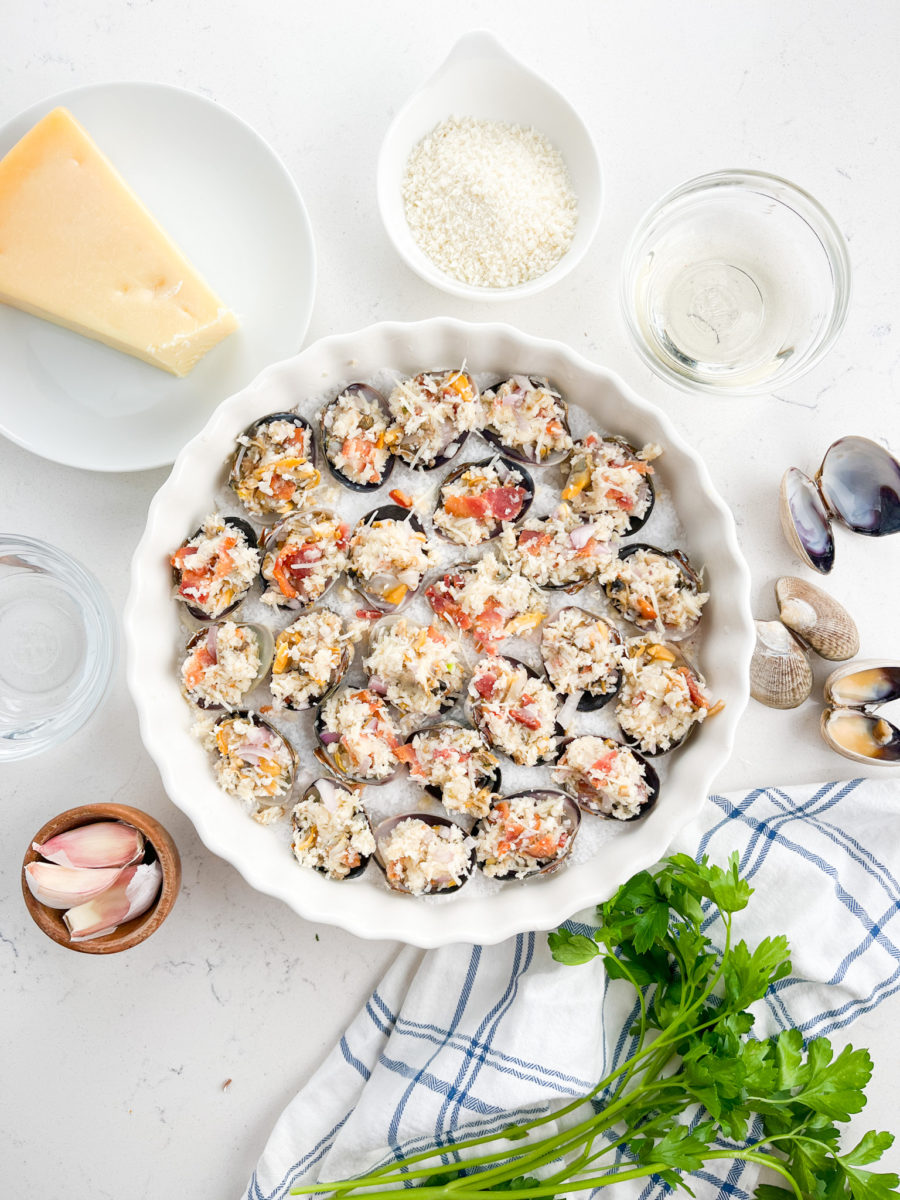 https://www.lifesambrosia.com/wp-content/uploads/Baked-Stuffed-Clams-Recipe-Photo-01-900x1200.jpg