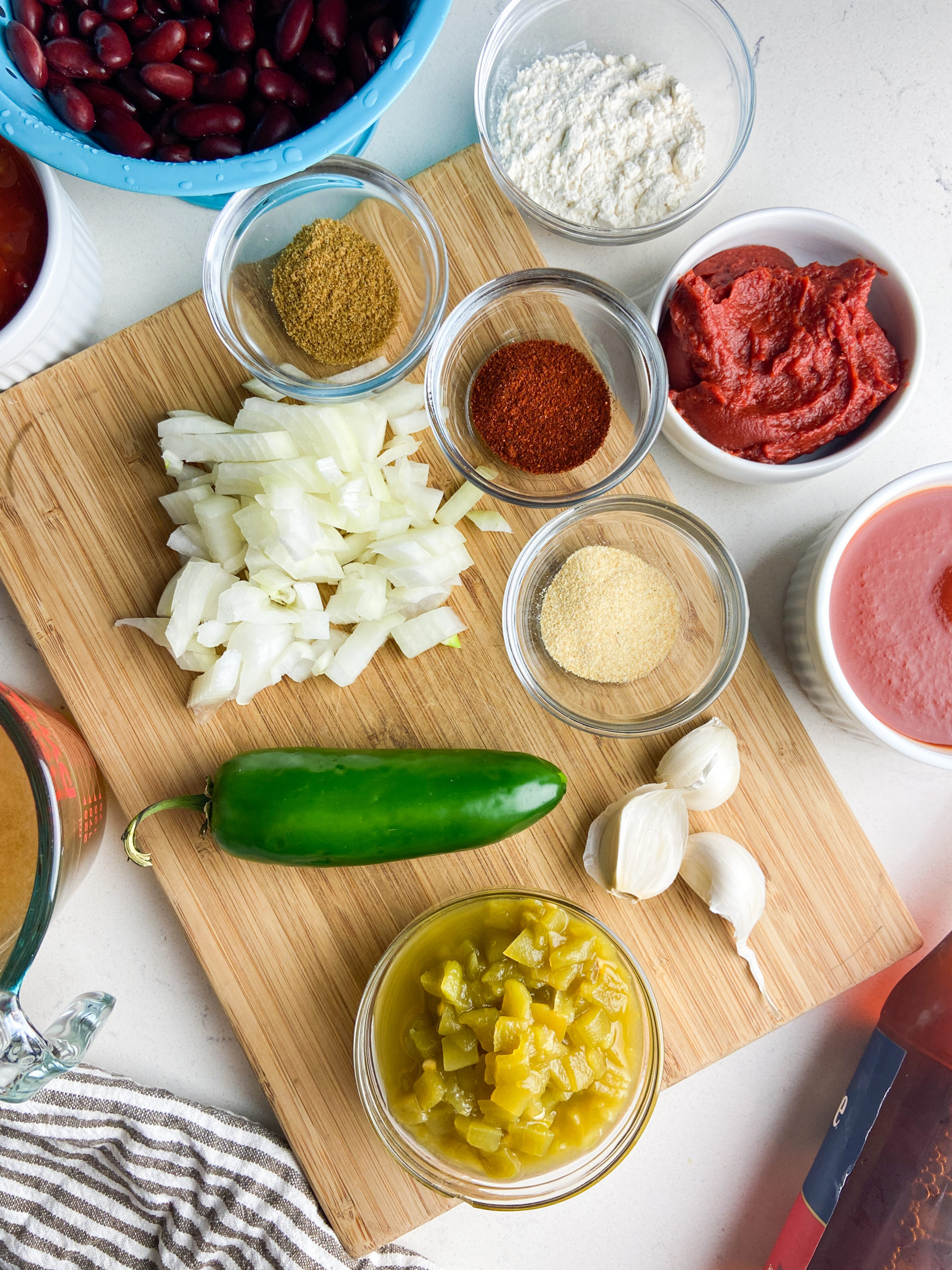 Ingredients needed to make chili. 