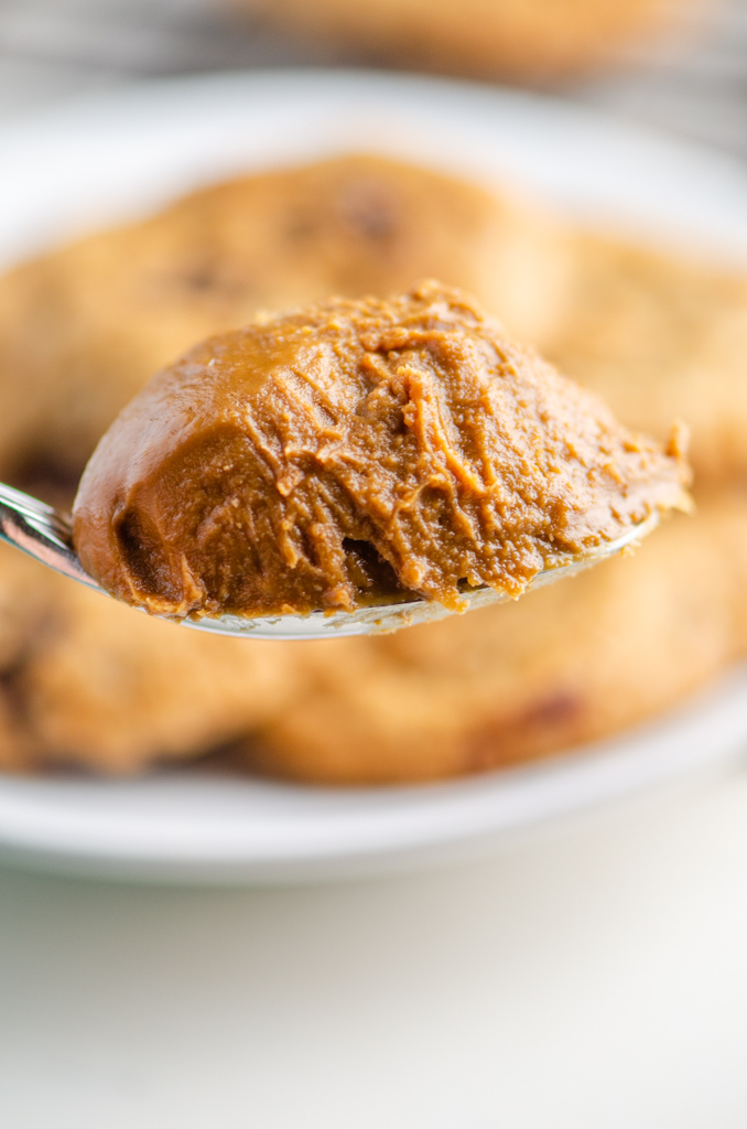 A scoop of biscoff cookie spread on a spoon. 