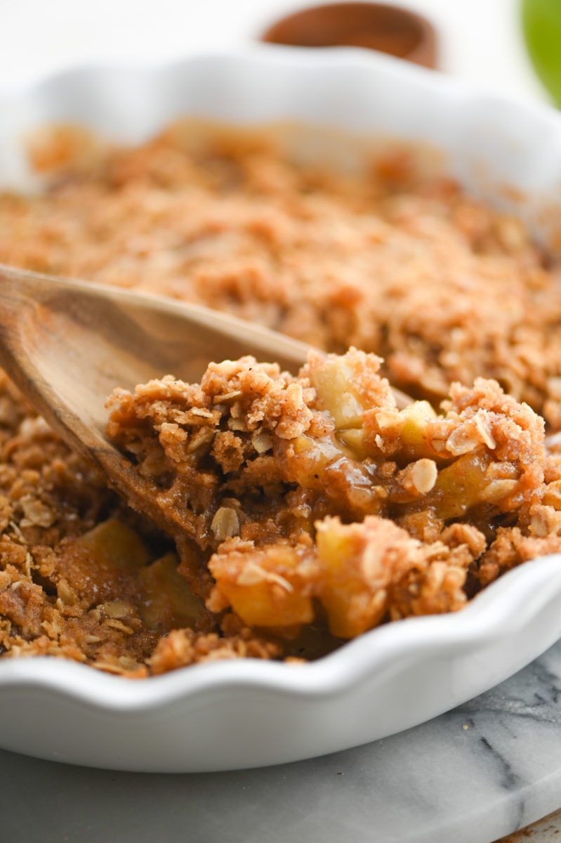 https://www.lifesambrosia.com/wp-content/uploads/Easy-Apple-Crisp-Recipe-09-799x1200.jpg