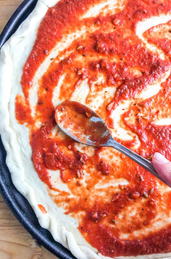 When it comes to pizza, the sauce totally makes it! Follow this easy recipe with step by step instructions for how to make the best pizza sauce.