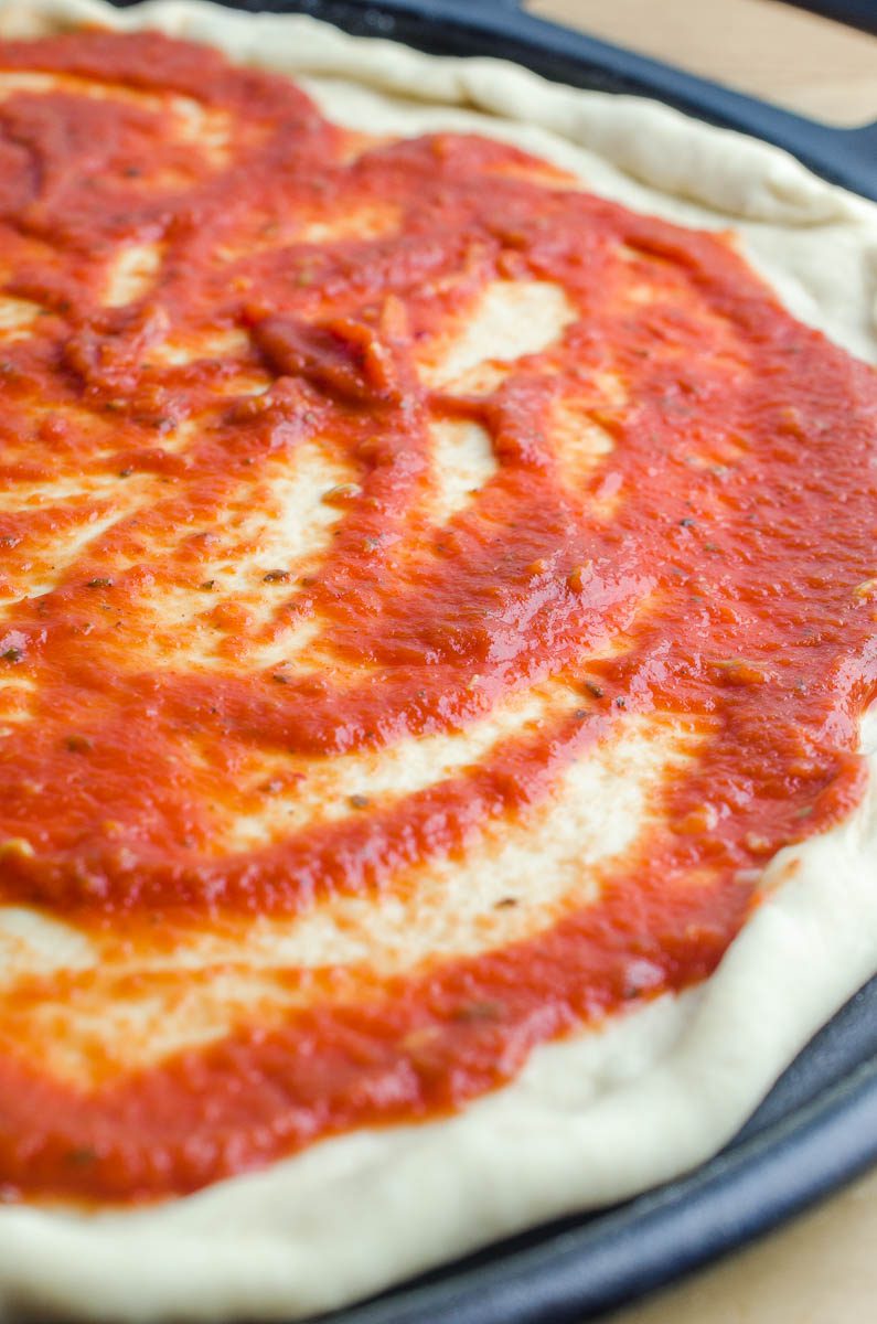 When it comes to pizza, the sauce totally makes it! Follow this easy recipe with step by step instructions for how to make the best pizza sauce.