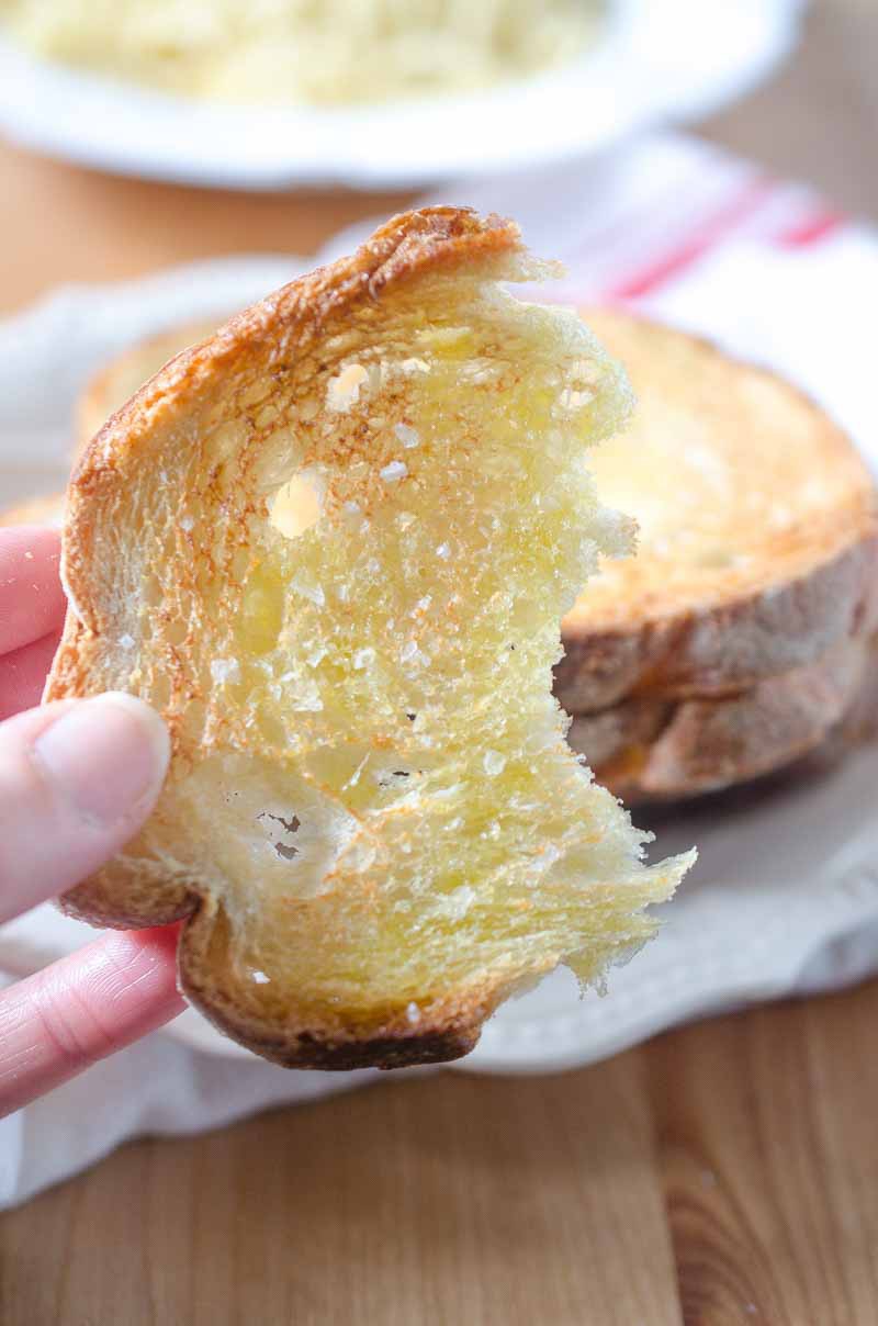 With only 4 ingredients this is the best (and easiest!) garlic bread you'll ever make!