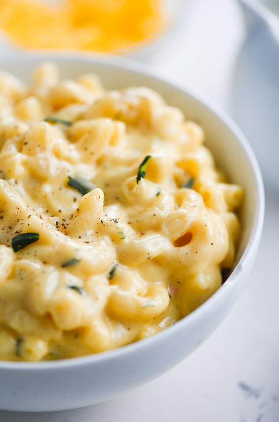 Roasted Garlic and Thyme Mac n’ Cheese