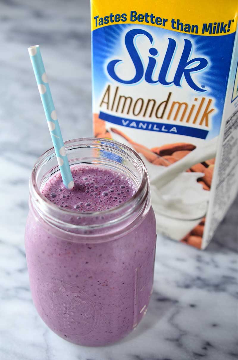 Vanilla Almondmilk and Berry Smoothie
