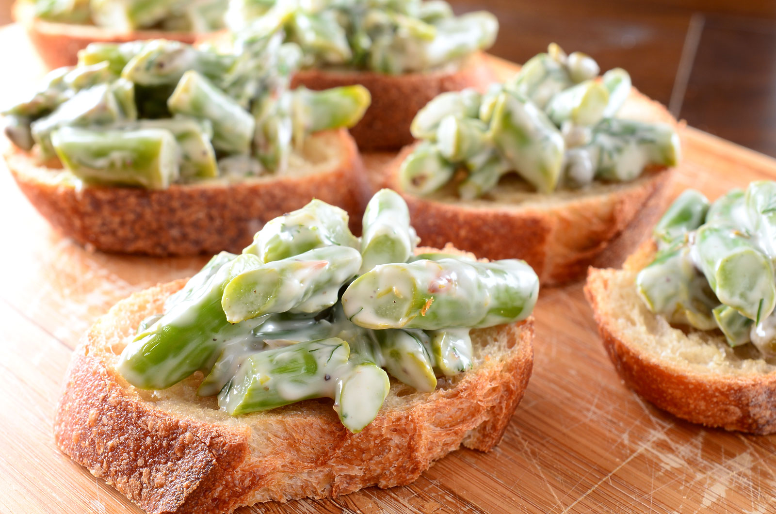 Creamy Asparagus Bruschetta