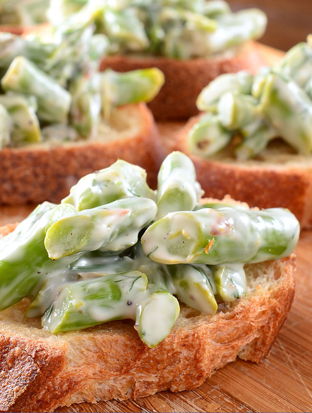 Creamy Asparagus Bruschetta