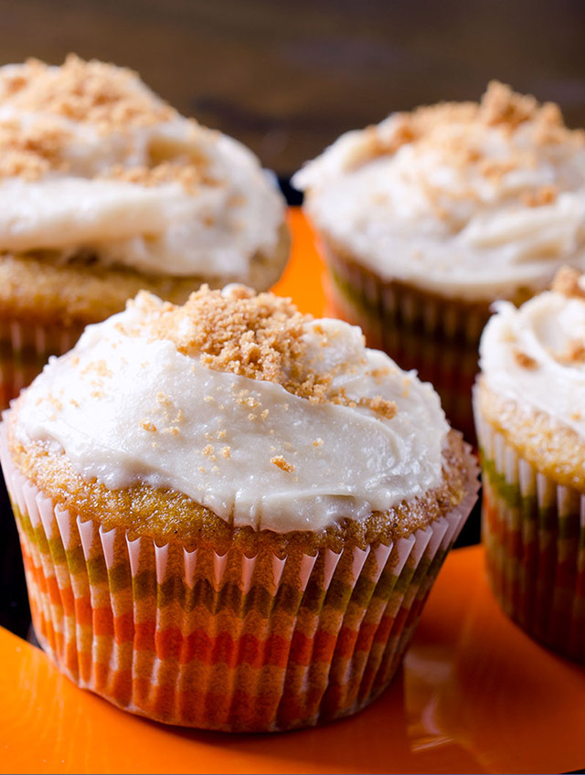 Pumpkin Cupcakes with Biscoff Cream Cheese Frosting
