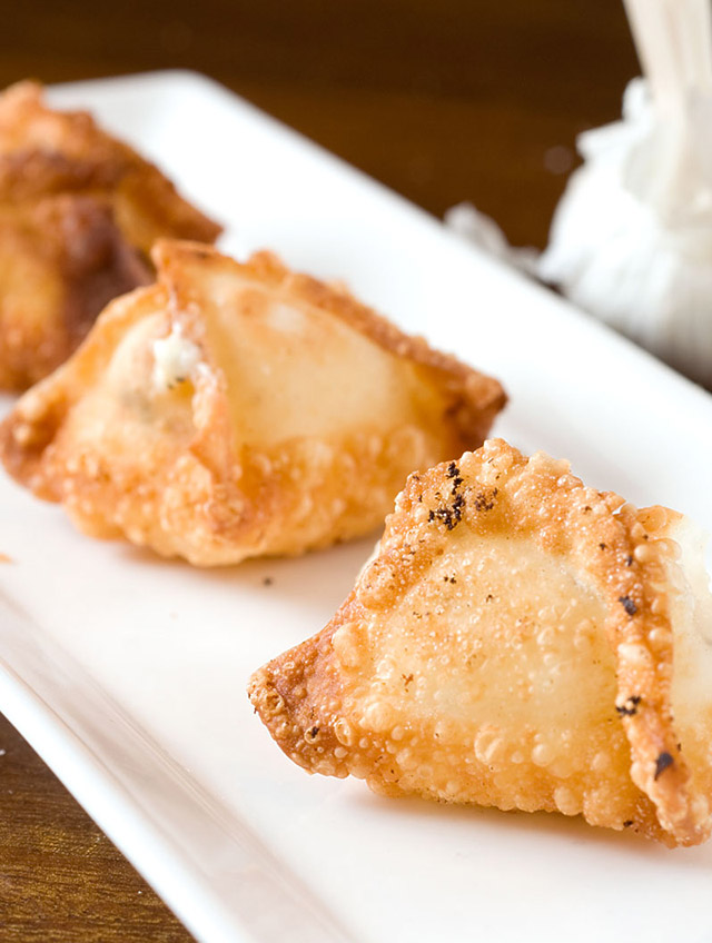 Roasted Garlic Cream Cheese Wontons