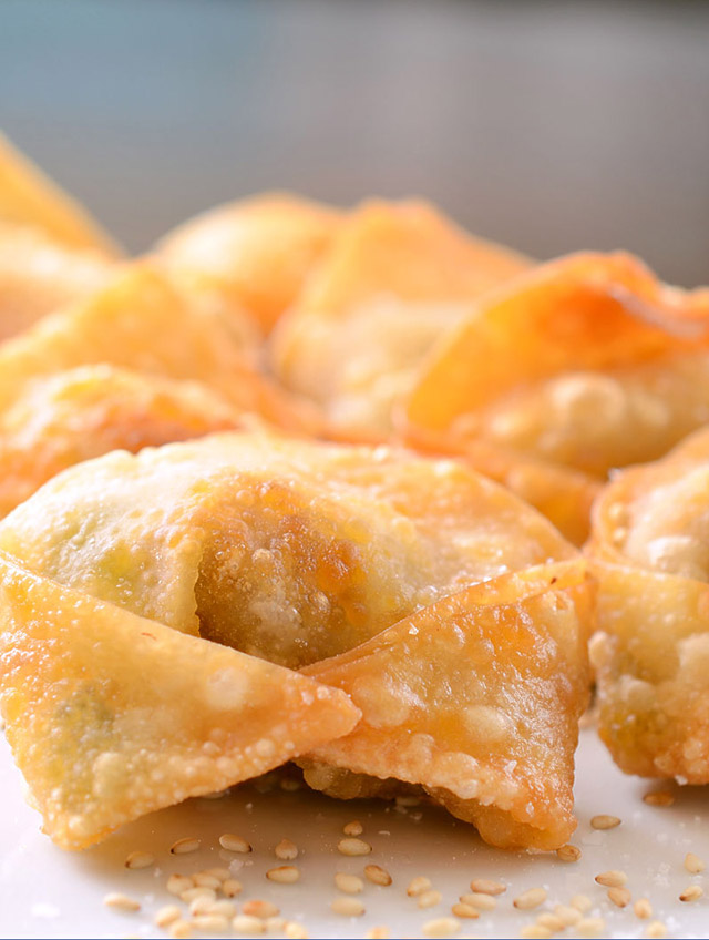 Sriracha Pulled Pork Wontons