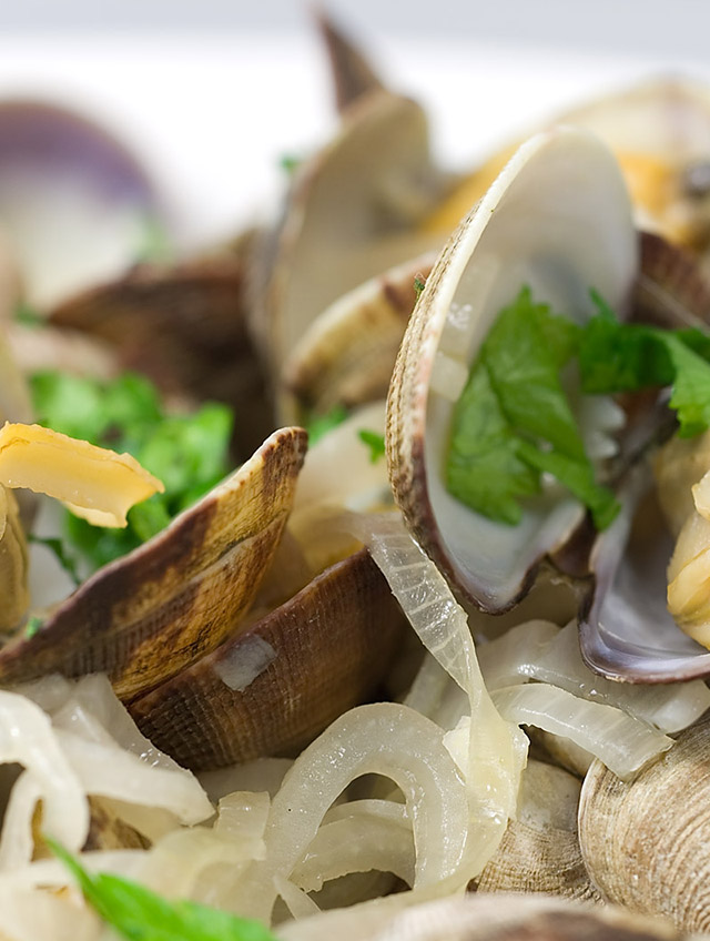 Steamed Clams in White Wine