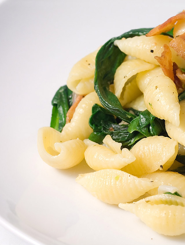 Herb and Garlic Shells with Spinach and Bacon