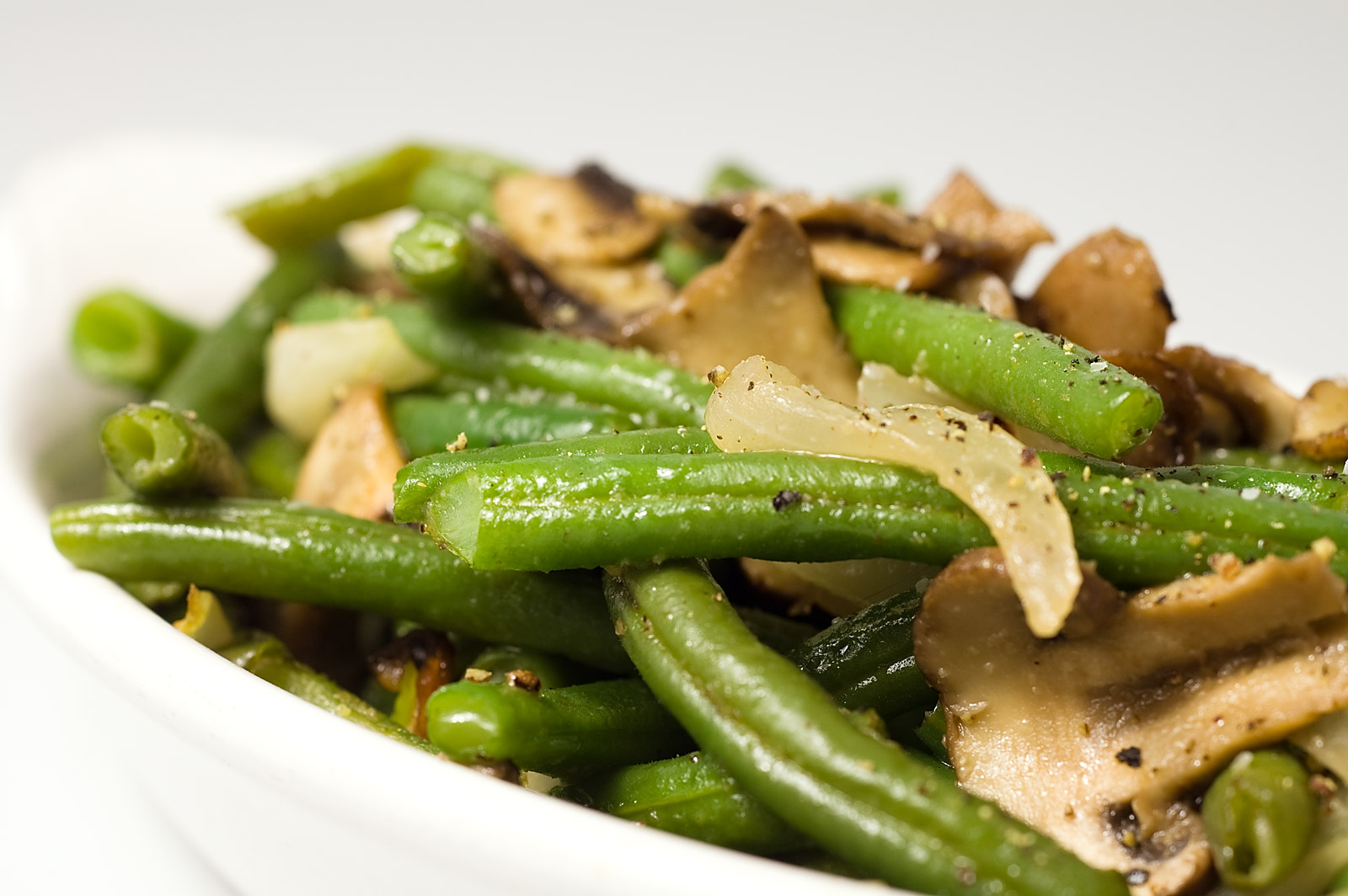 Sauteed Green Beans with Mushrooms and Onions
