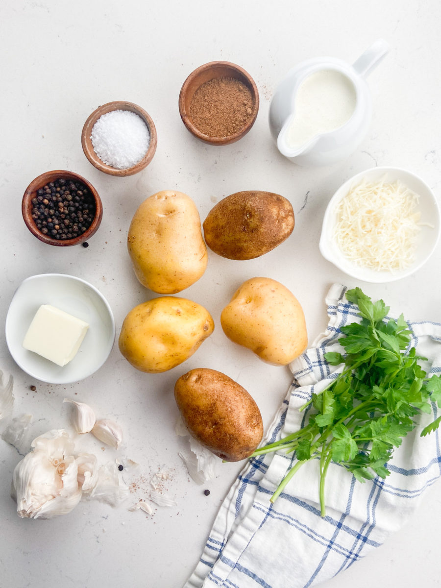 Scallop potatoes ingredients. 