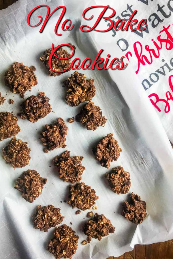 No bake cookies are a classic for a reason! Loaded with peanut butter, oats and cocoa, they are sure to be a hit! #nobakecookies #dessert #cookies #peanutbutter #chcocolate 