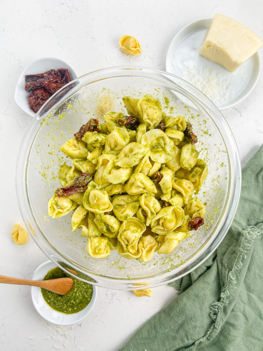 Pesto tortellini in glass bowl. 