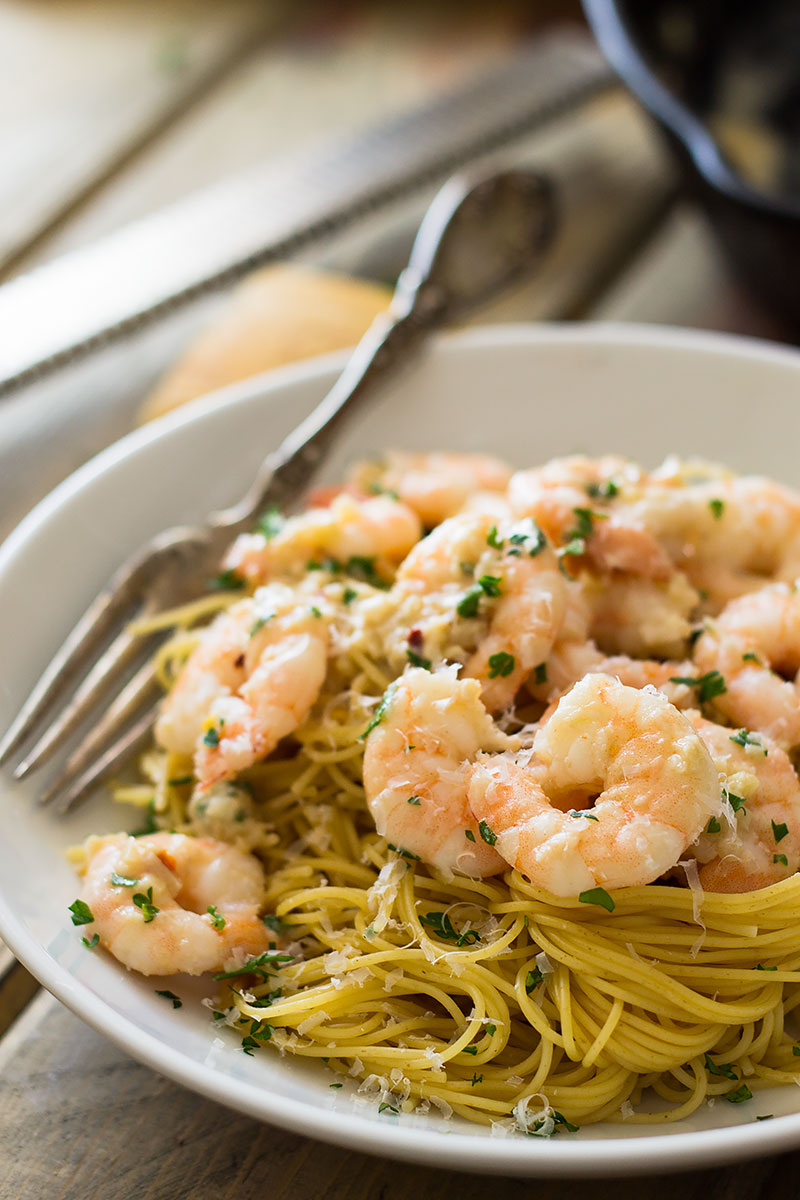 This Skinny Shrimp Scampi is lighter on calories but not on flavor!!